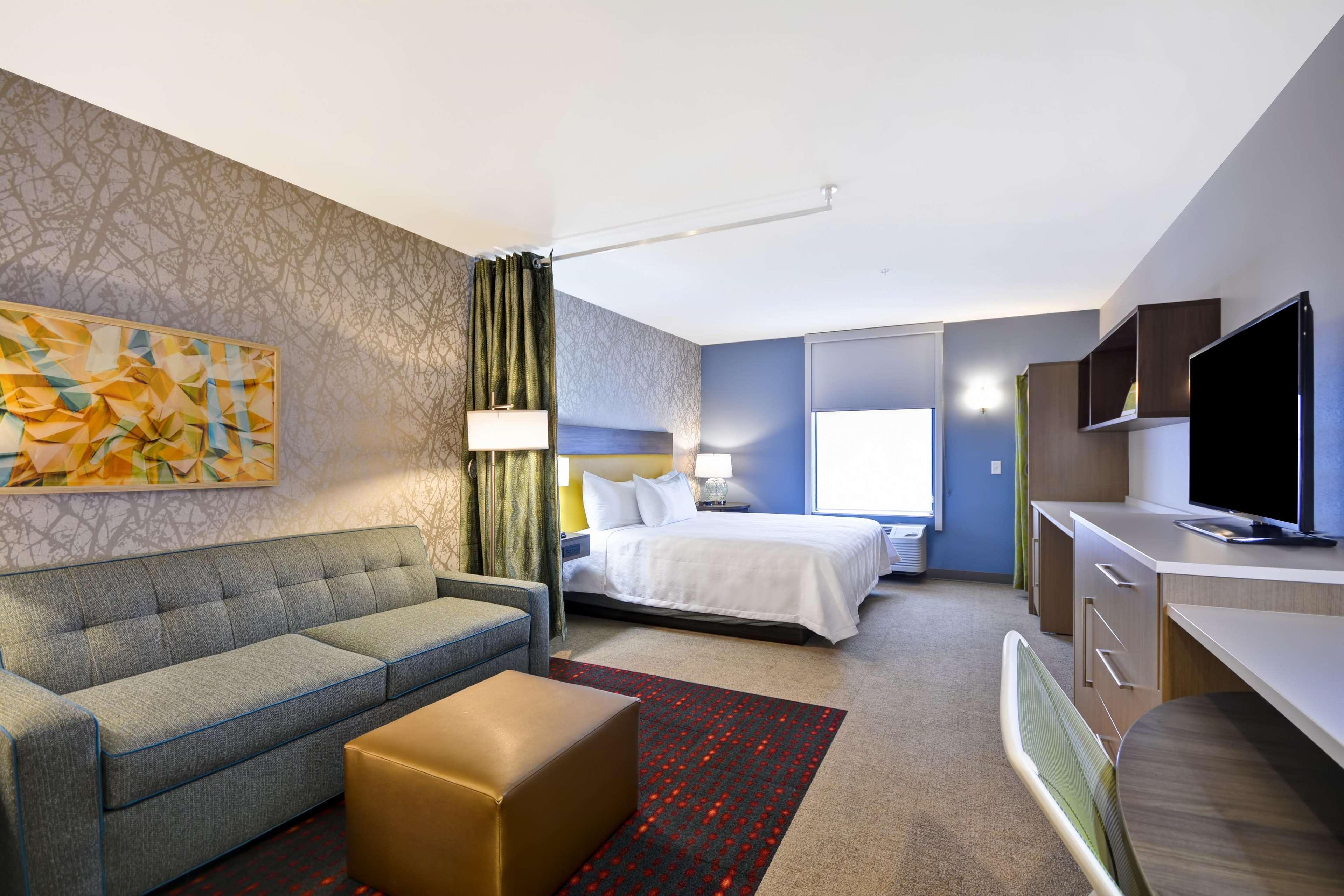Home2 By Hilton Airport East Broad 3*
