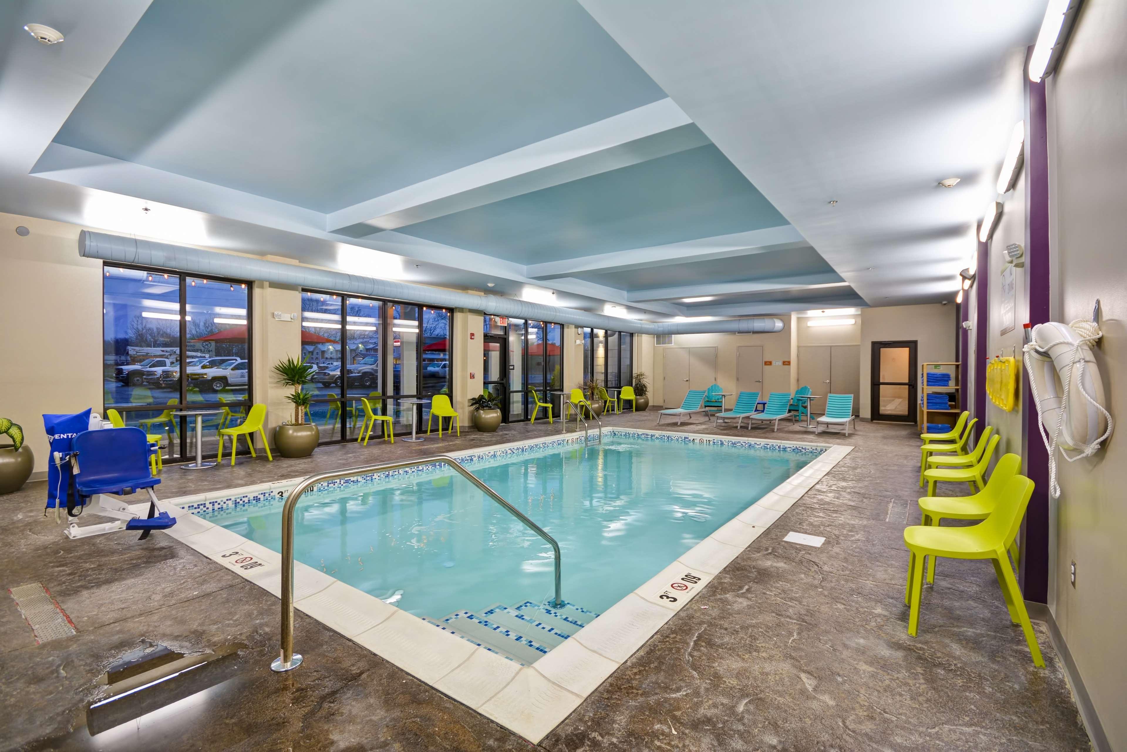 Home2 By Hilton Airport East Broad 3*