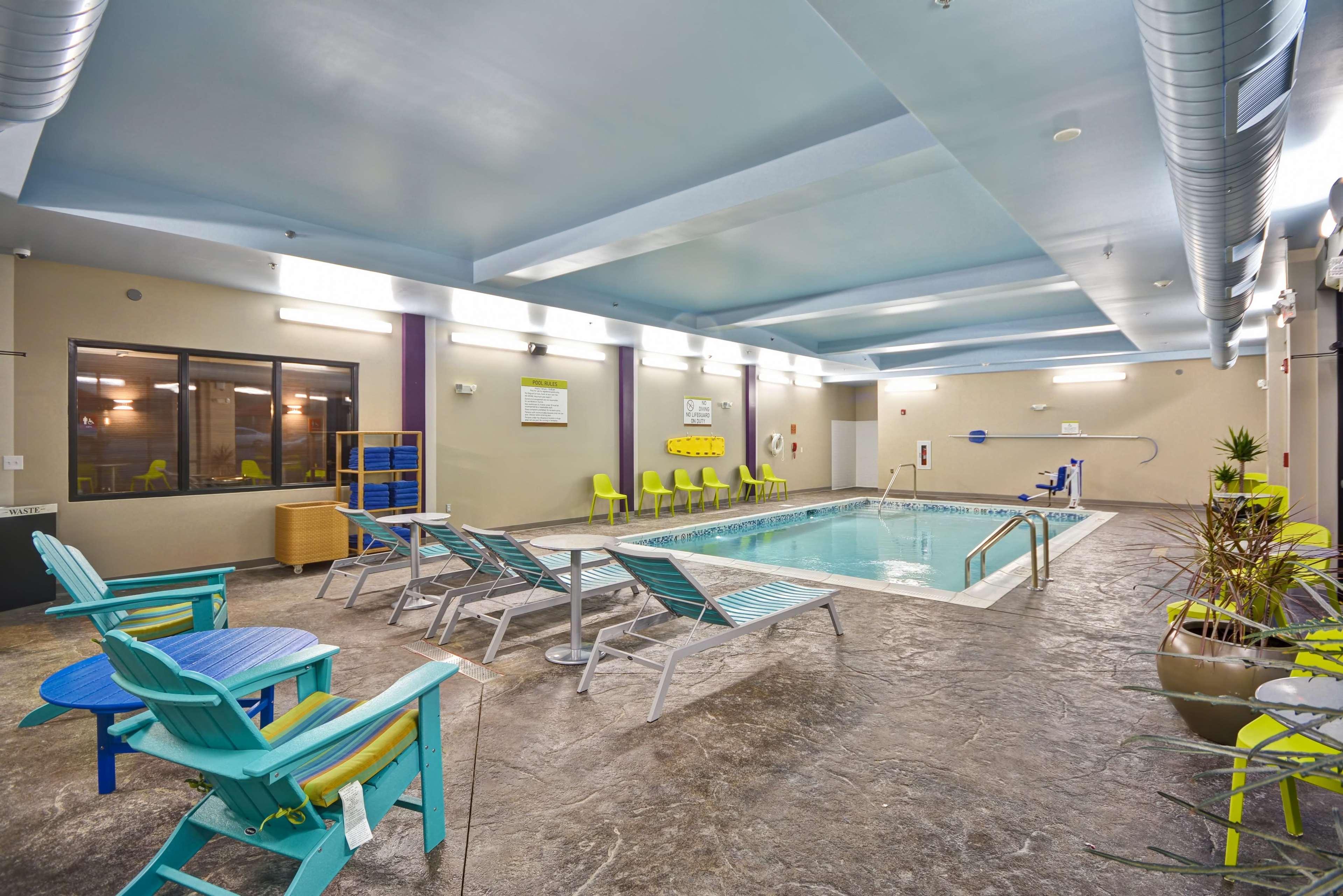 Hotel Home2 By Hilton Airport East Broad 3*