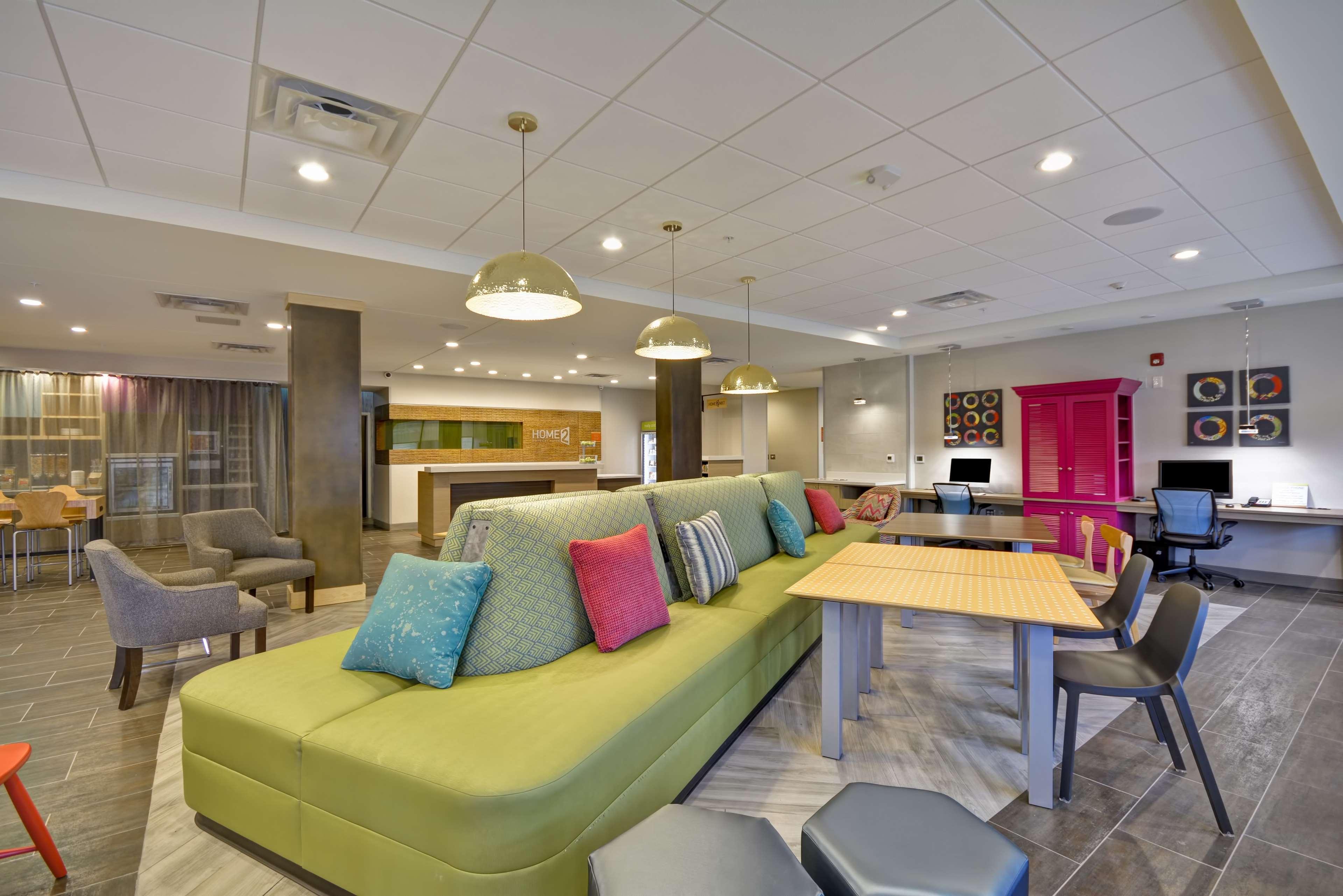 Hotel Home2 By Hilton Airport East Broad 3*